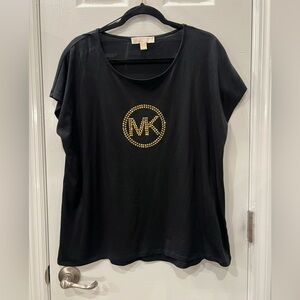 Size large! Black & gold Michael Kors’s T-shirt never worn knew without tags